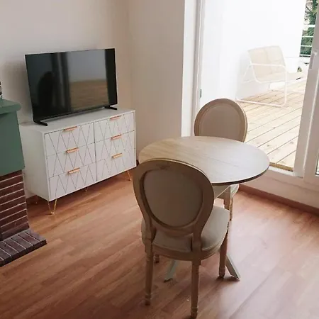 Apartment 35 M2 30 M2 De Terrasse Acces Jardin