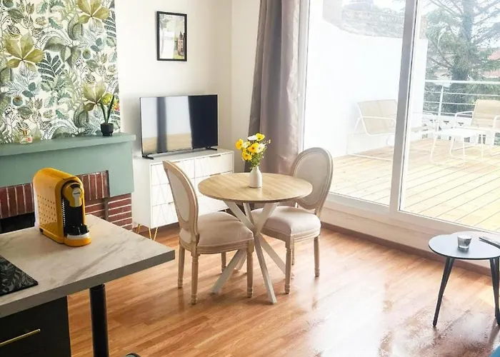35 m2 charmant plus 30 M2 de terrasse Accès jardin SPA Appartement